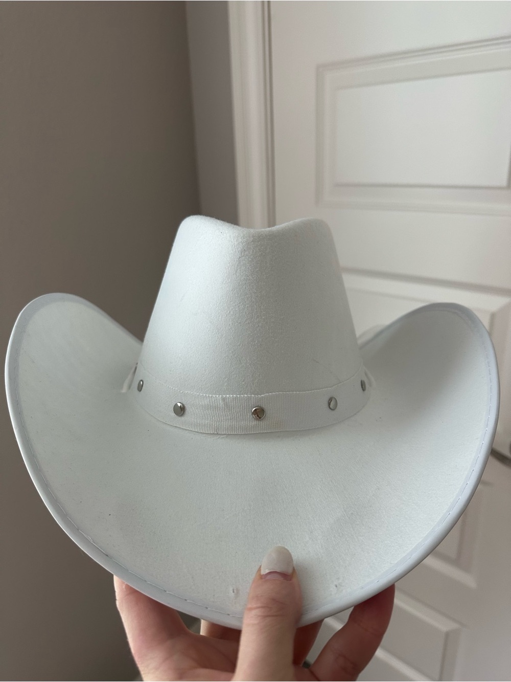 White Cowgirl Hat with Veil - Women's Western Accessory - Picture 5 of 6